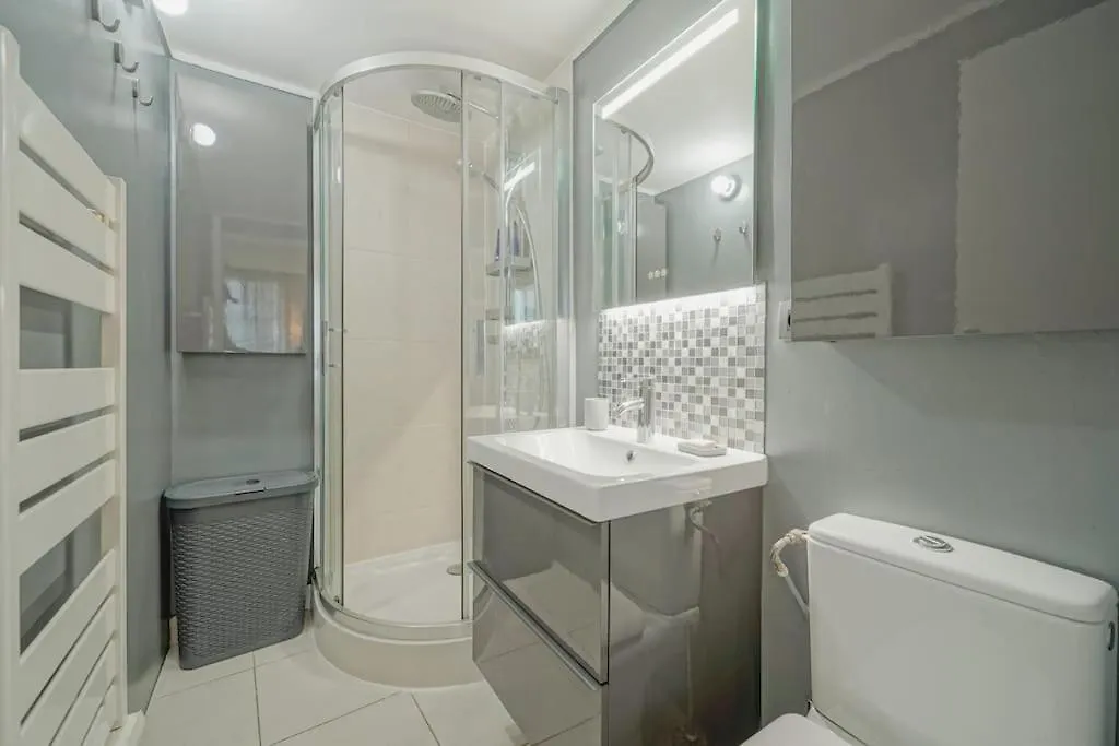 2 Bedroom With The Location Of In 2nd Arr Apartment *