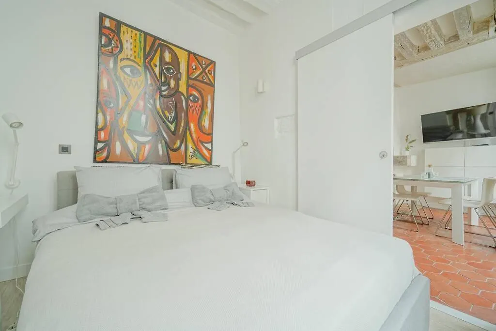 2 Bedroom With The Location Of In 2nd Arr Apartment *